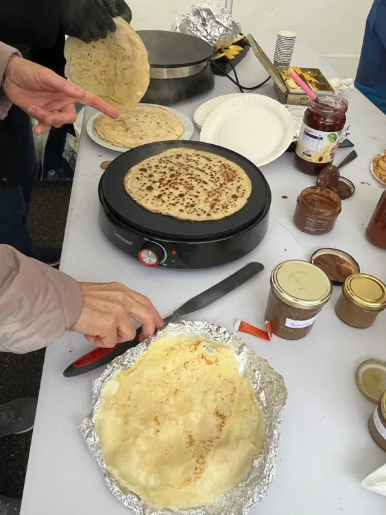 Marché gourmand spécial Chandeleur : un moment chaleureux malgré la pluie